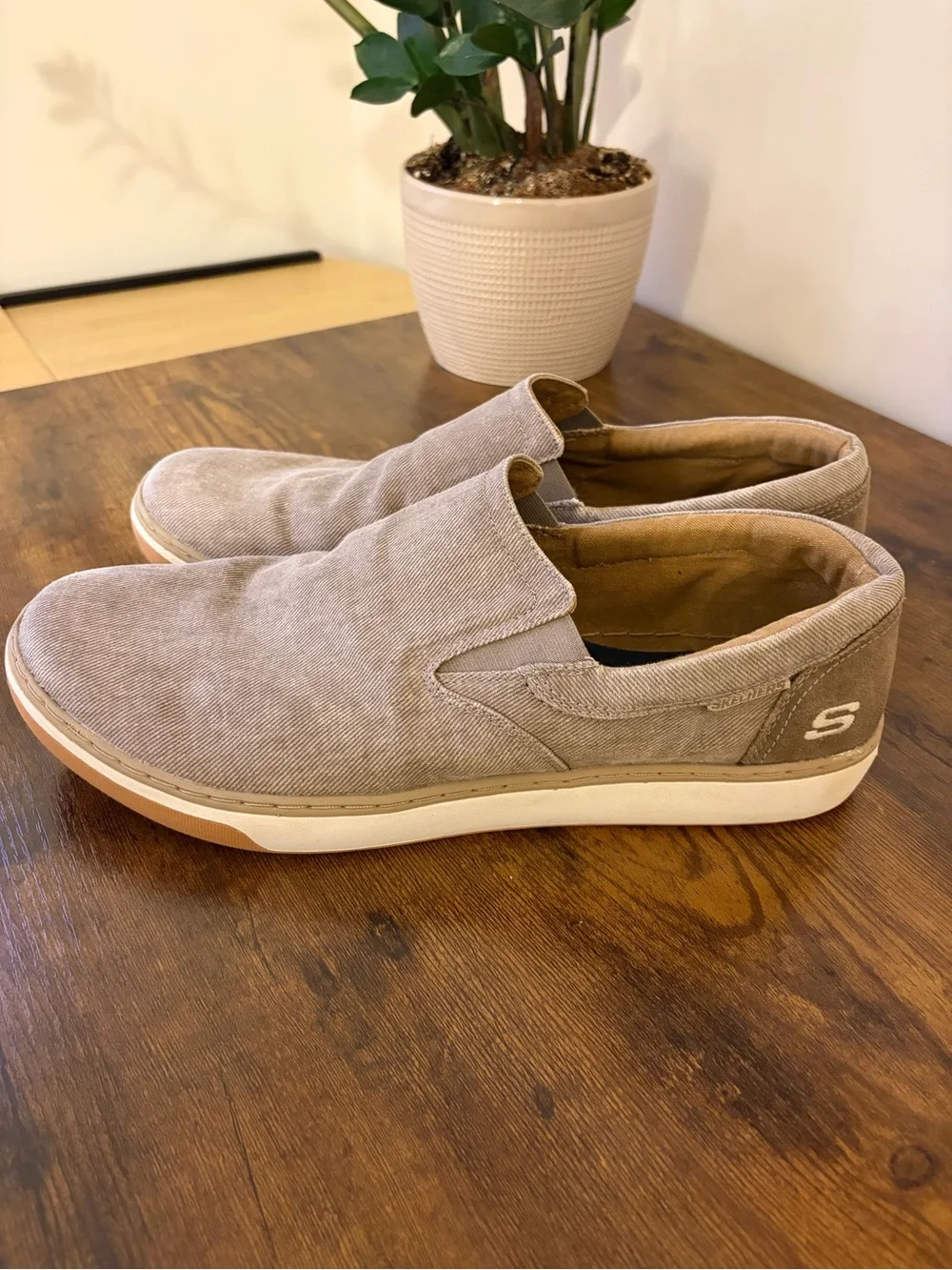 Skechers Men's Slip-On Canvas Suede Loafers Taupe Memory Foam Like New Size 13